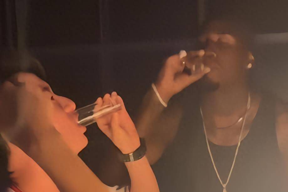 美貌的彩妆女